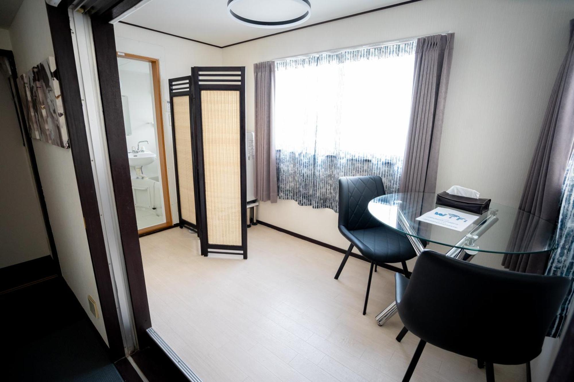 טוקיו Premier Suite Shinjuku Akebonobashi Front מראה חיצוני תמונה